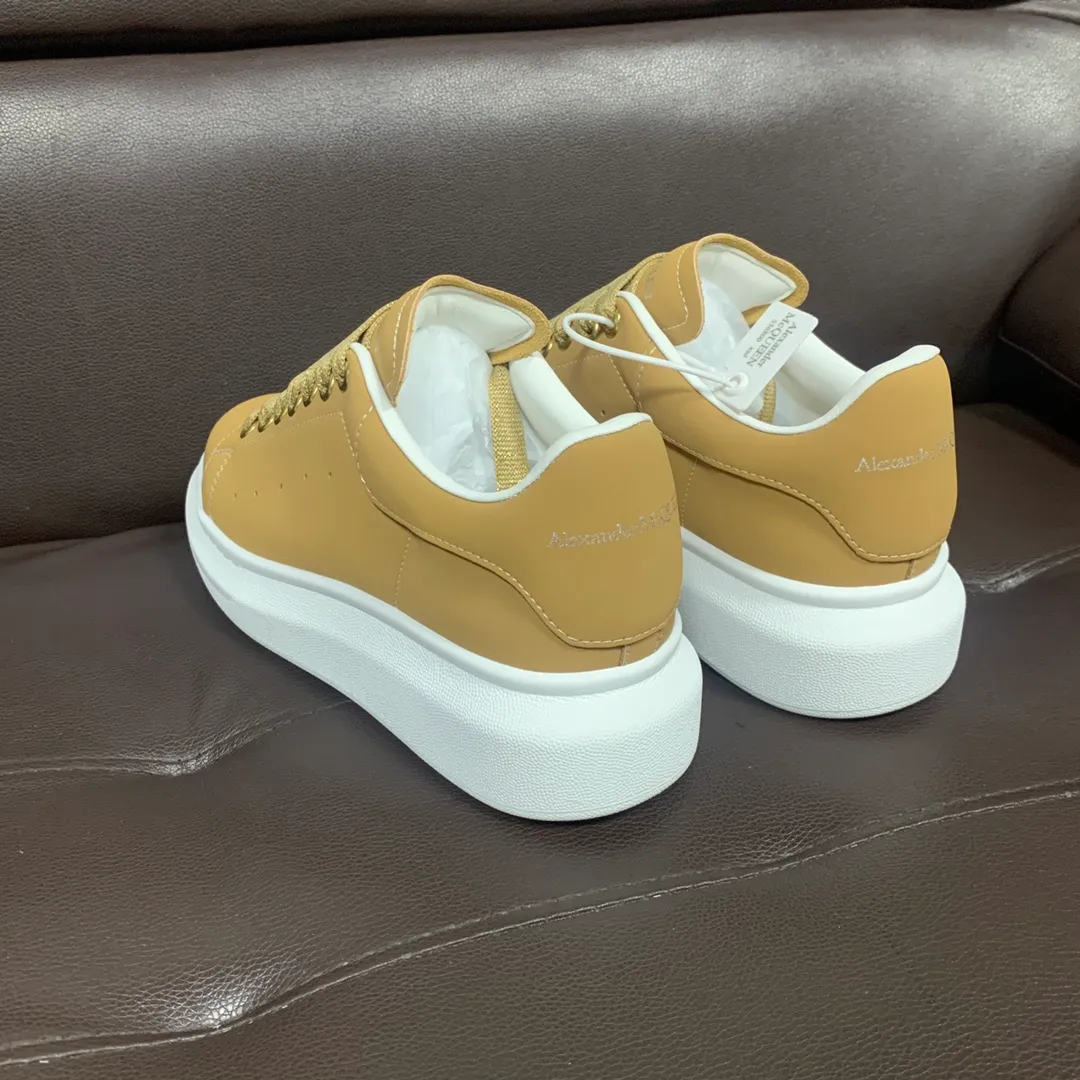 👟👟Ex-factory price 560👟👟 Professional McQueen factory. Top version. Couple style Alexander McQUEEN high version has been upgraded to the highest quality again✅ 💪McQueen Spring, Summer, Autumn and Winter top version Purchasing level✅ Recruiting national online and offline agents to join🤝 🏆Fabric: Original materials imported from Italy. Texture, water-resistant and non-discoloring 🏆Inner lining: ️A-grade Italian imported lining resistant to dirt, sweat-absorbent, breathable and comfortable 🏆Foot pads: top-grade imported Italian super-soft cowhide leather 🏆Outsole: PU+counter 1:1 🏆Shoe box: original white box. Plus white flip cover for double-layer protection. Cloth bag. Handbag. Certificate of 1:1 mold opening, 4-piece set. Delivered with a pair of shoelaces. 🖕🏿🖕🏿🖕🏿 You can choose any pair of shoelaces in any color of our factory 🏆Code number: women's 34-41. men's 38-46 🏆Special remarks (women's code 34.40.41, men's code 38.45.46 is customized, no returns or exchanges) Win-win cooperation 🤝